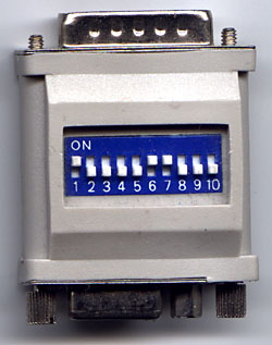 [Bild: Foto von VGA-Adapter, 10 DIP-Schalter]